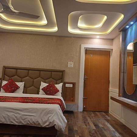 Hotel Manora Palace Srīnagar エクステリア 写真