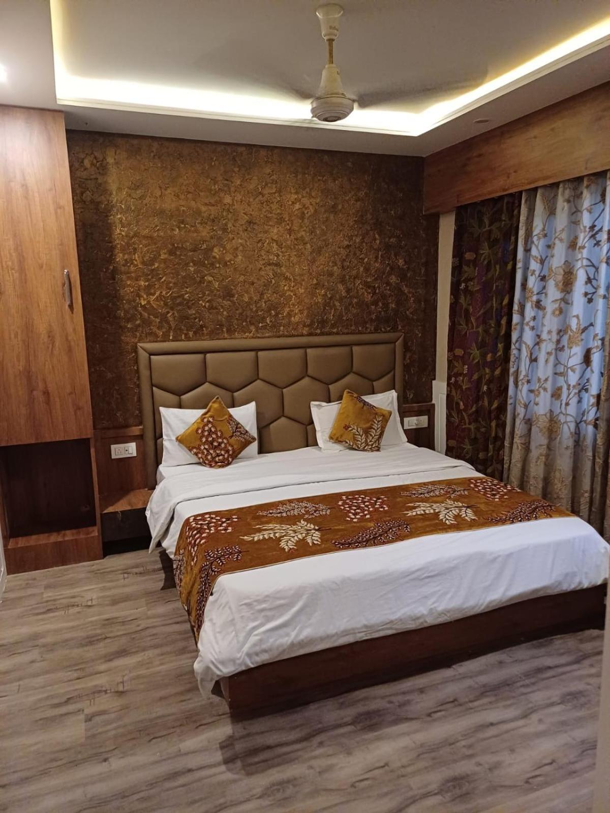 Hotel Manora Palace Srīnagar エクステリア 写真