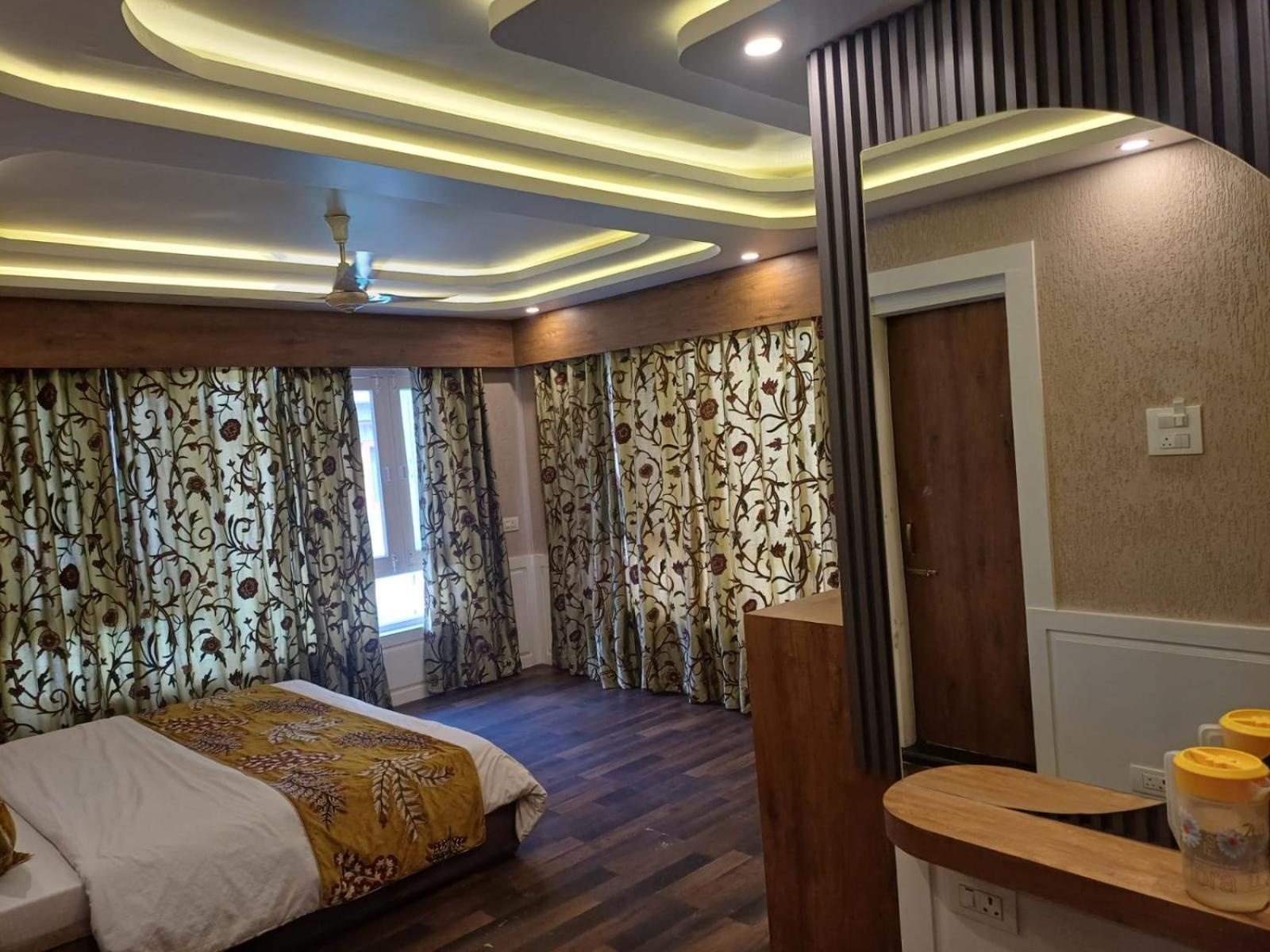 Hotel Manora Palace Srīnagar エクステリア 写真