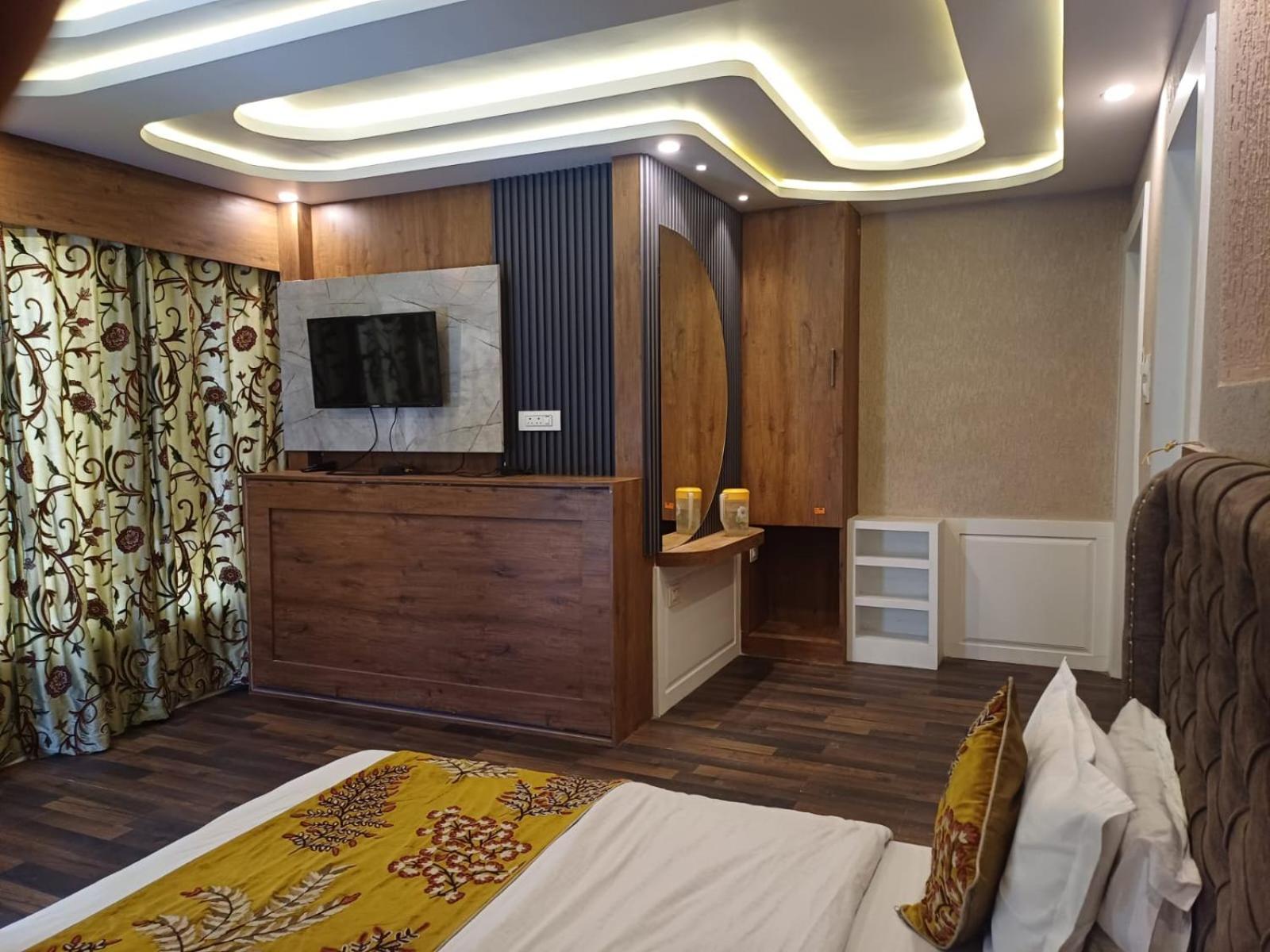 Hotel Manora Palace Srīnagar エクステリア 写真
