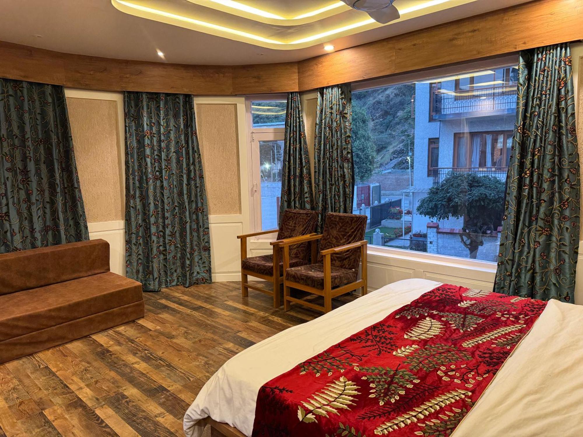 Hotel Manora Palace Srīnagar エクステリア 写真